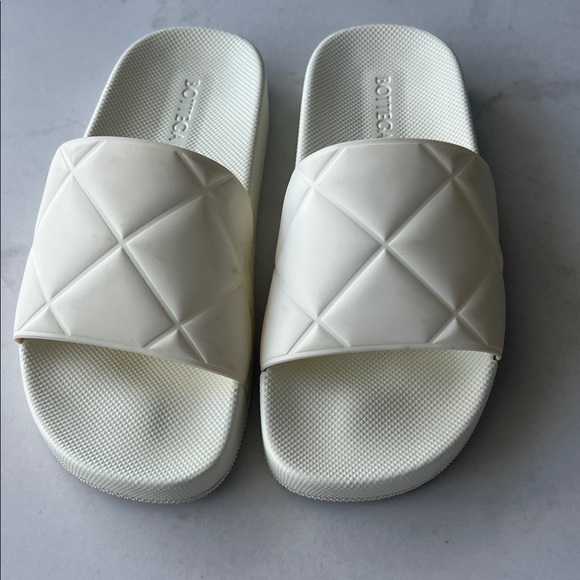 Bottega Veneta Shoes - Bottega Veneta Cream Quilted Slide Sandals Size 34